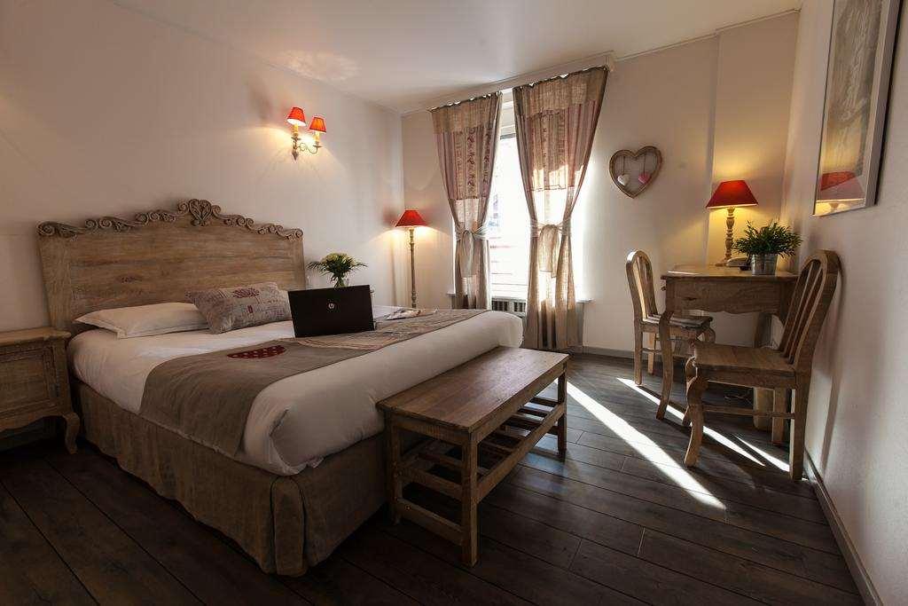 Brit Hotel Bristol Montbeliard Centre Oda fotoğraf