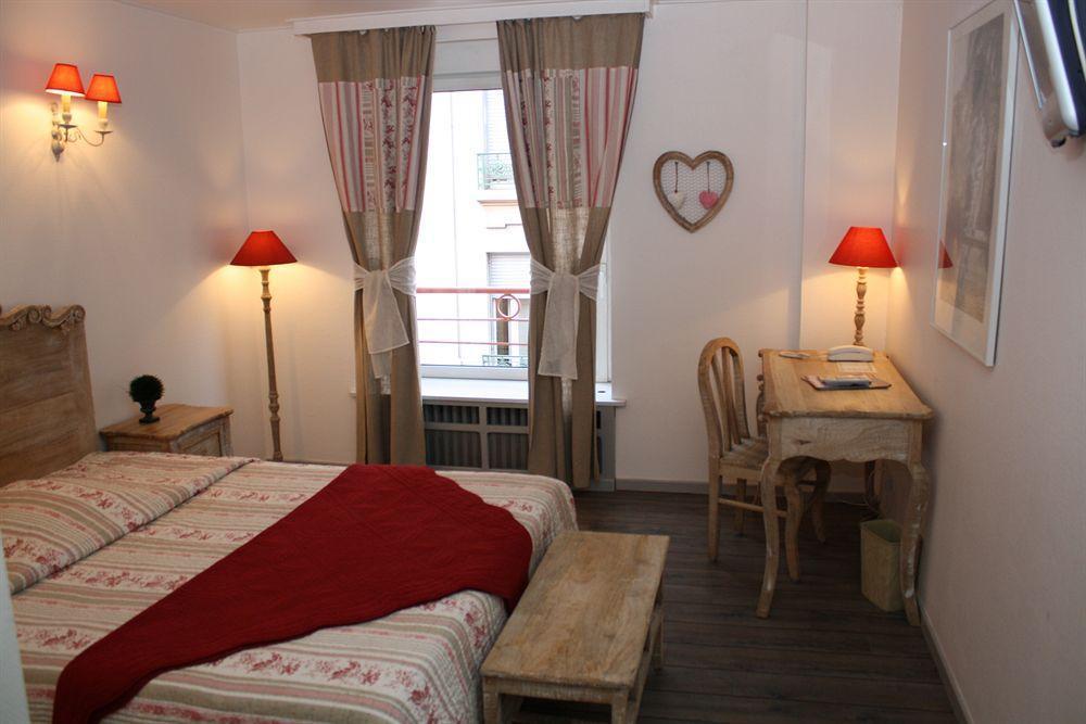 Brit Hotel Bristol Montbeliard Centre Dış mekan fotoğraf